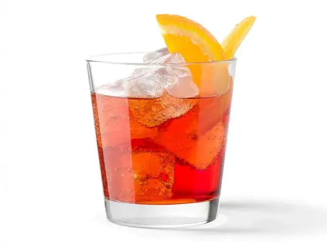 Zdjęcie Najlepsze przepisy na drinki z martini rosso, które musisz spróbować
