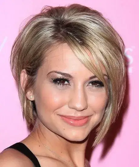 Zdjęcie Najlepsze fryzury dla owalnej twarzy: krótkie i długie inspiracje