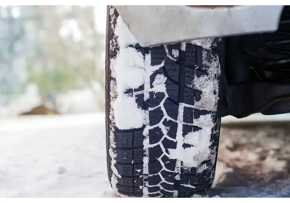 Zdjęcie Kiedy zmienić opony na zimowe? Kluczowa zasada 7°C i przepisy