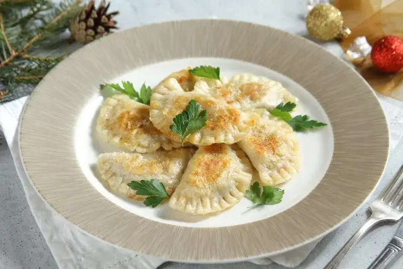 Zdjęcie Pierogi z grzybami i kapustą - Przepis, farsz, smakowite danie