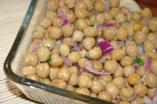 Zdjęcie  Ciecierzyca z puszki - jak ją przygotować i czym zastąpić mięso?