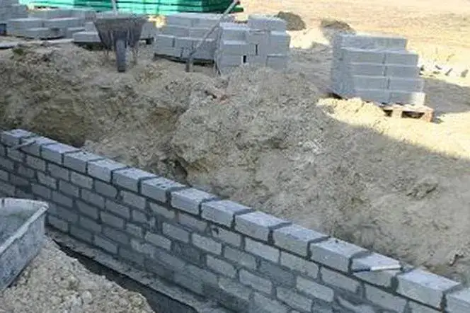 Zdjęcie Zaprawa do bloczków betonowych - wszystko co musisz wiedzieć o proporcjach