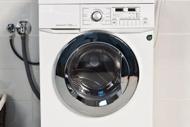 Zdjęcie Jak podłączyć pralkę w kuchni – uniknij najczęstszych błędów