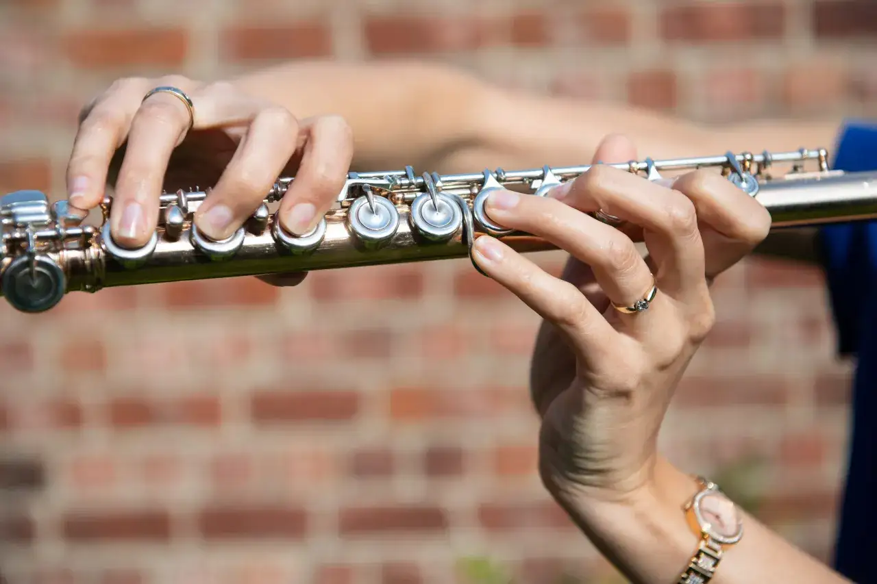 Zdjęcie Jak zagrać Gis na flecie - proste kroki dla początkujących muzyków