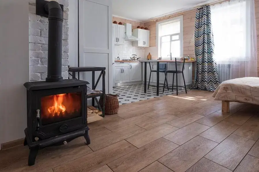 Zdjęcie Jaki kominek do salonu 30m2 wybrać, aby uniknąć błędów w wyborze?