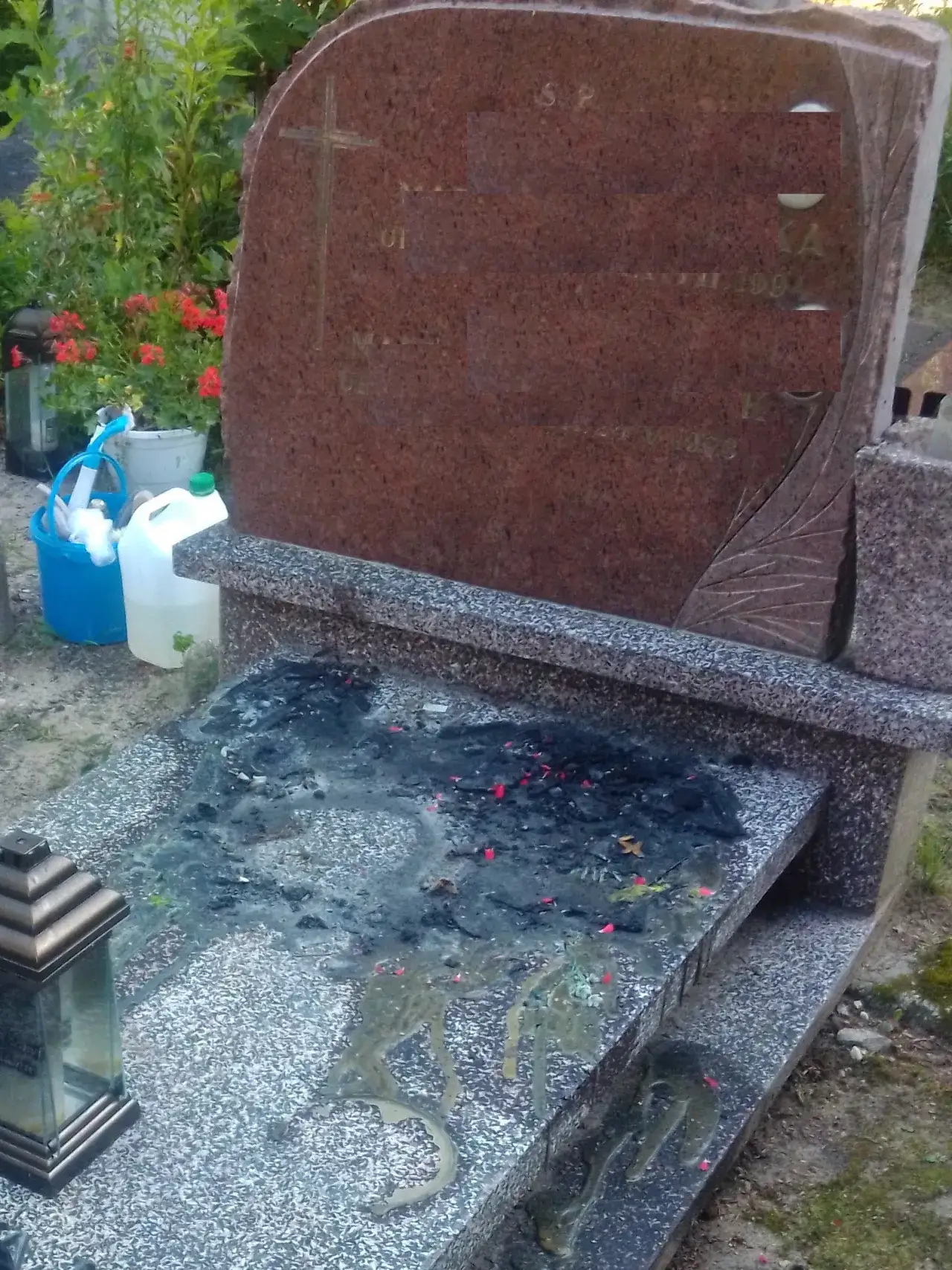 Zdjęcie Ile kosztuje wymiana pomnika na cmentarzu? Sprawdź ukryte koszty