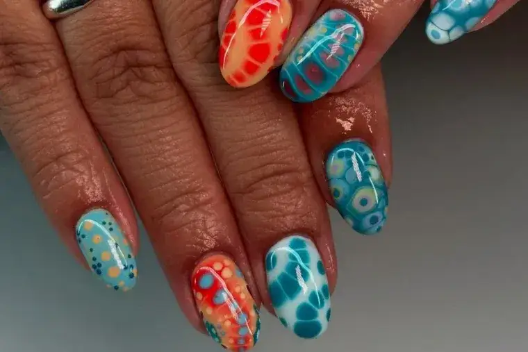 Zdjęcie Bunte Gel-N&auml;gel: Entdecken Sie die angesagtesten Trends &amp; DIY!