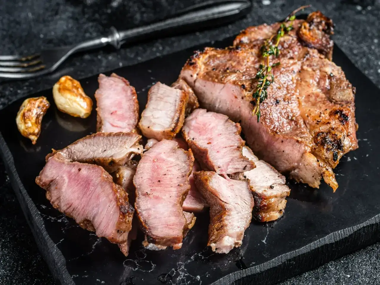 Zdjęcie Jak zamarynować polędwiczkę wieprzową, aby uzyskać wyjątkowy smak?