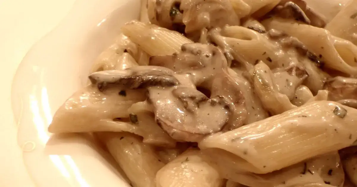 Zdjęcie Szybkie i proste penne w sosie pieczarkowym – idealne na obiad