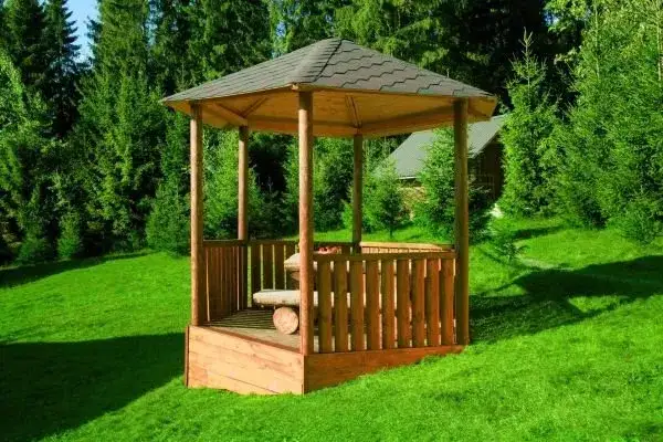 Zdjęcie Czym zabezpieczyć altanę, aby uniknąć zniszczeń zimą?