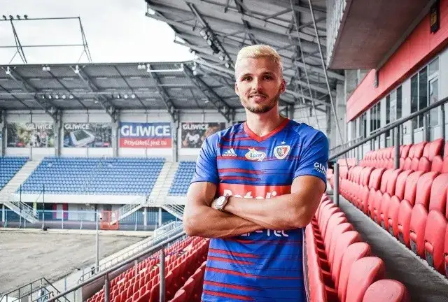 Zdjęcie Poznaj zarobki piłkarzy Piasta Gliwice: od pensji podstawowej po premie