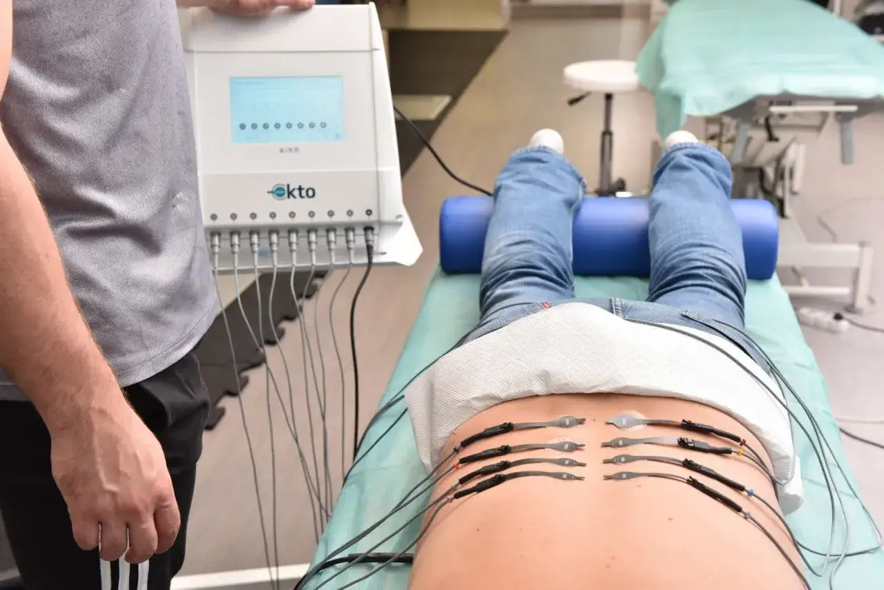 Zdjęcie Ile trwa rehabilitacja przy dyskopatii? Czas i co warto wiedzieć