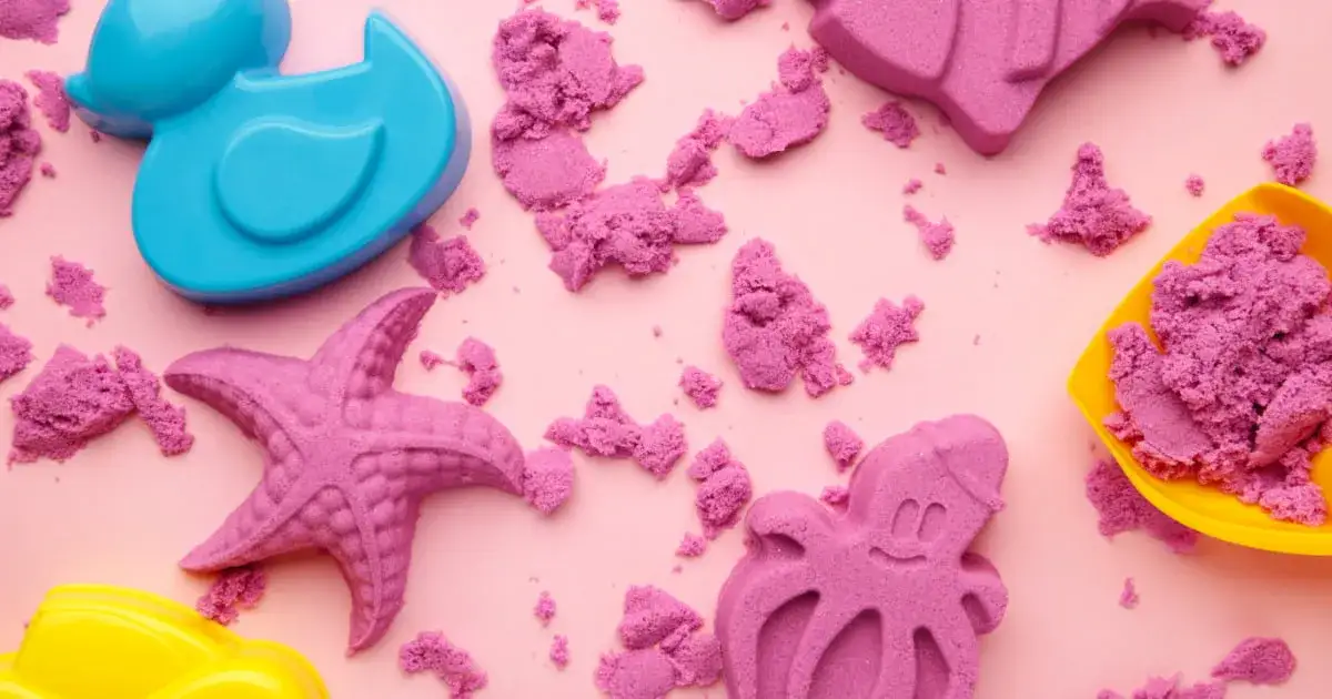 Zdjęcie Jak zrobić piasek kinetyczny z mąki ziemniaczanej - prosty przepis na zabawę