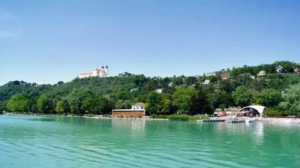 Zdjęcie Temperatura wody w Balatonie we wrześniu: kiedy na kąpiel?