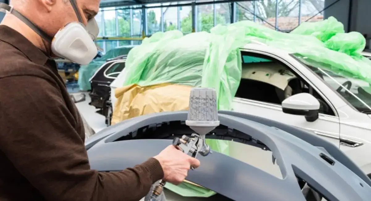 Zdjęcie Czym czyścić pistolet lakierniczy, aby uniknąć uszkodzeń i zanieczyszczeń?