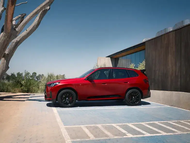 Zdjęcie BMW X3 wymiary: jak przestronność wpływa na komfort jazdy i bagaż.