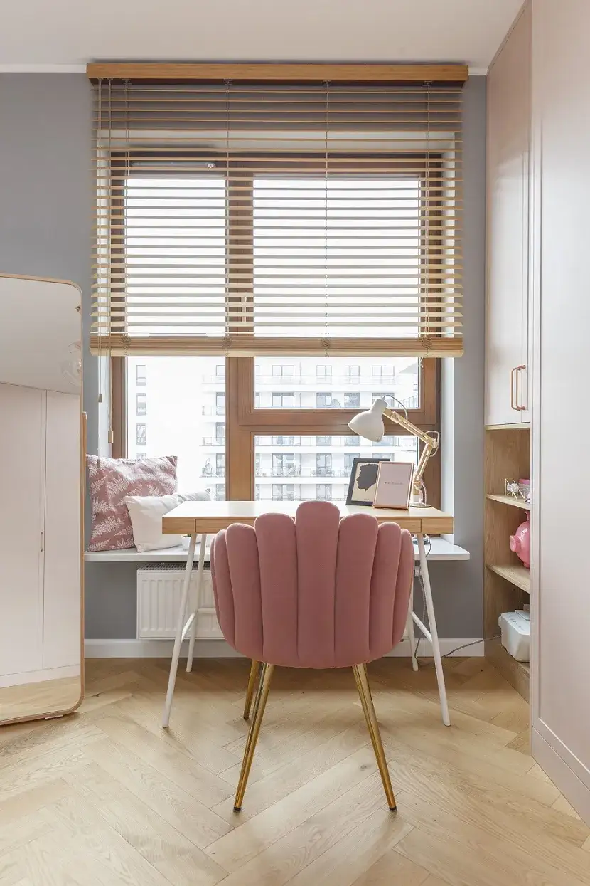 Zdjęcie Jak ozdobić okna w salonie, aby stworzyć przytulną przestrzeń?