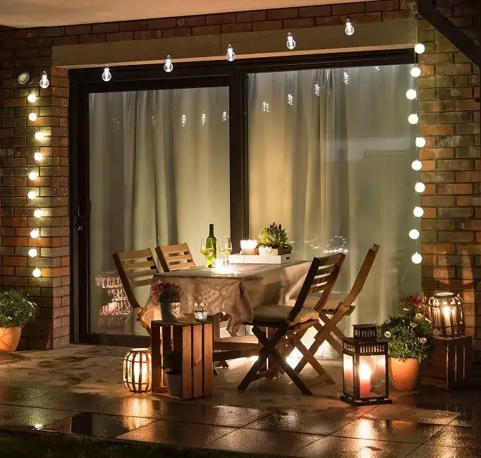 Zdjęcie Jak zawiesić lampki na tarasie: praktyczne porady i metody montażu