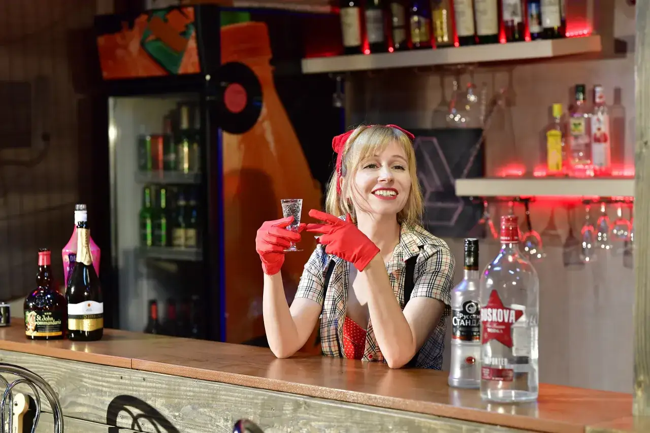 Zdjęcie Jak długo trzyma 250 ml wódki? Poznaj skutki spożycia alkoholu