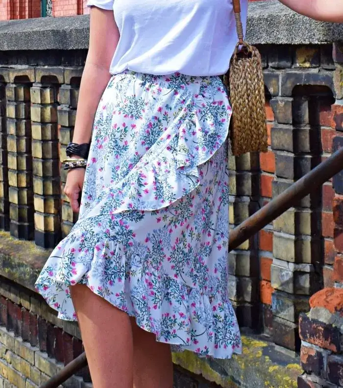 Zdjęcie Jak uszyć falbaniastą spódnicę - proste kroki, które ułatwią szycie