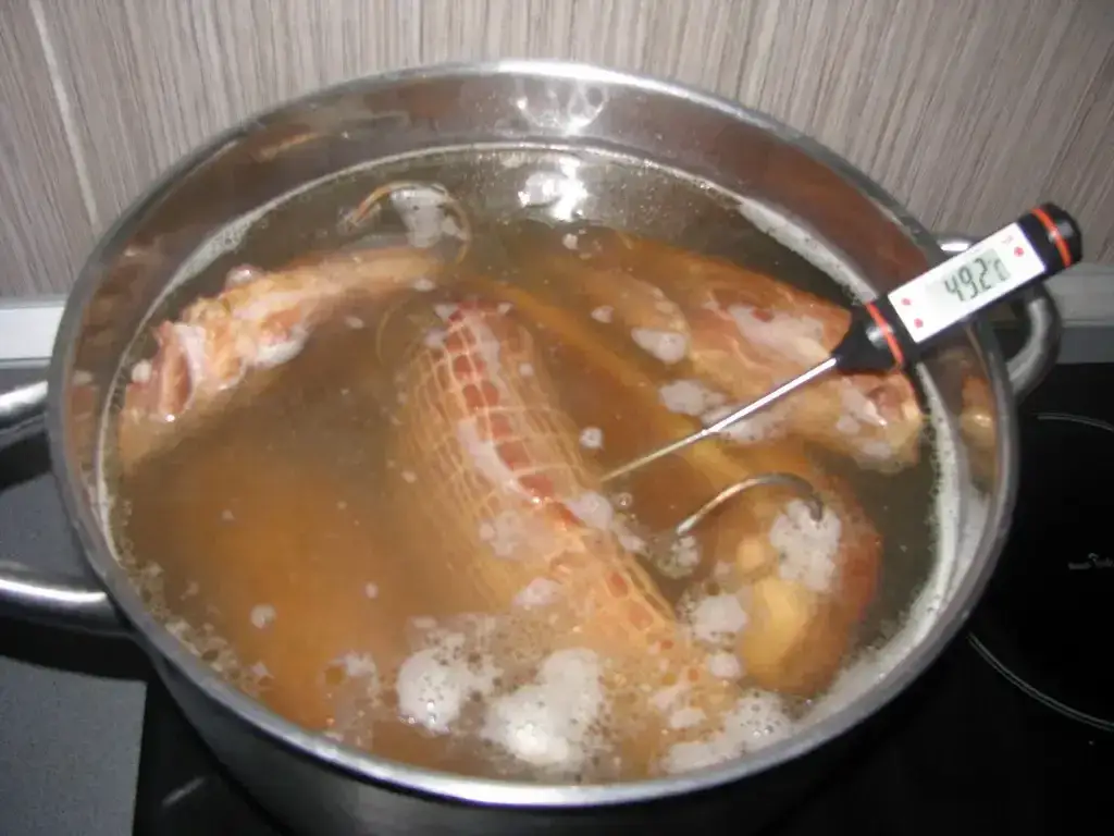 Zdjęcie Jakie przyprawy do parzenia szynki sprawią, że będzie smakować niesamowicie