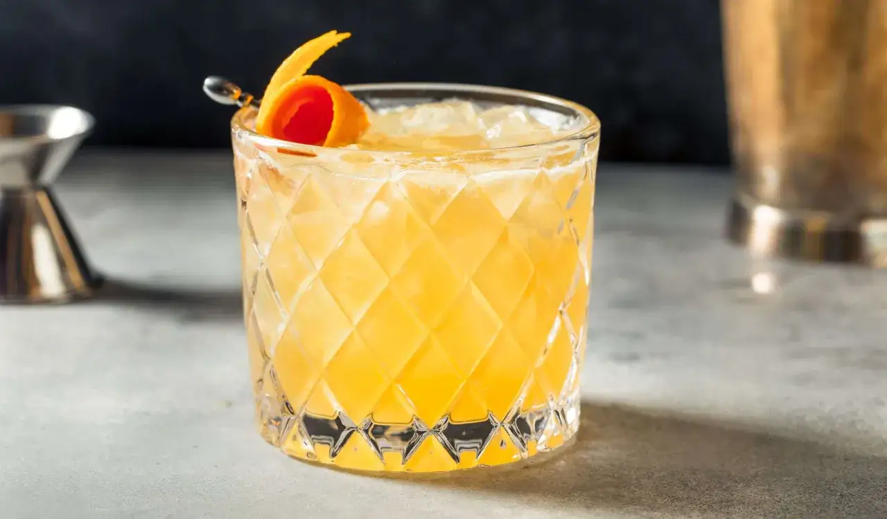 Zdjęcie Jak przygotować idealny whisky sour drink - przepis i ciekawostki
