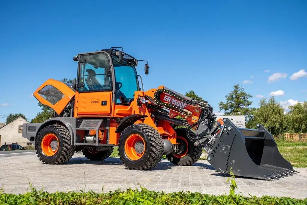 Zdjęcie Ile trwa kurs na koparko-ładowarkę? Poznaj szczegóły szkolenia