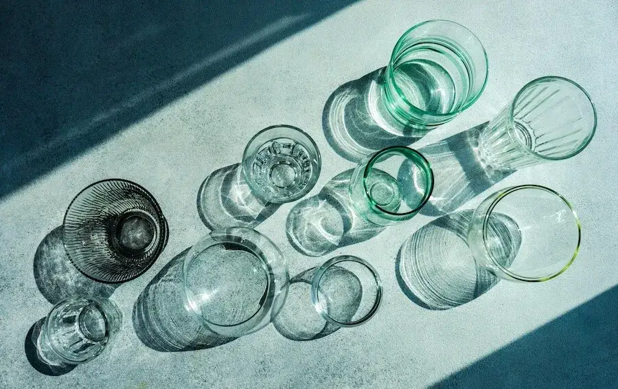 Zdjęcie Wynalazek szkła - historia, wynalazcy i rozwój technologii szklarskiej