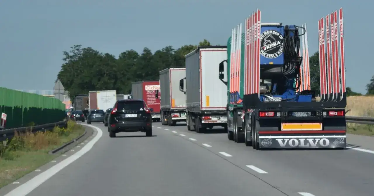 Zdjęcie Od kiedy zakaz dla ciężarówek? Sprawdź, by uniknąć kar!