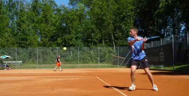 Zdjęcie Dlaczego tenis jest drogi? Poznaj prawdziwe koszty rozpoczęcia gry