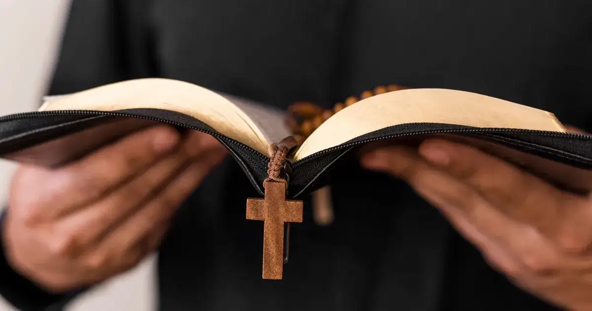 Zdjęcie Czy współżycie przed ślubem to grzech ciężki? Odkryj prawdę religijną