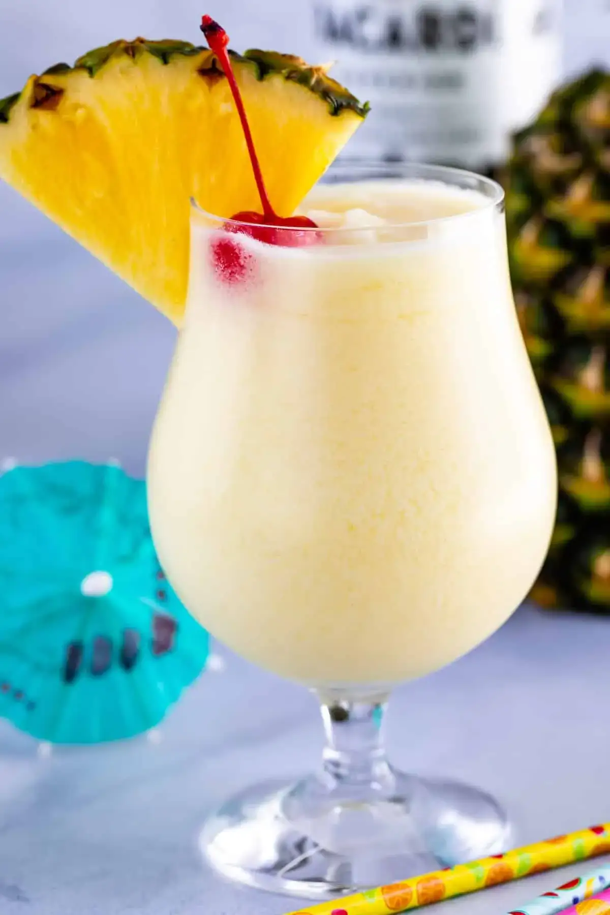 Zdjęcie Jak przygotować idealny drink z rumem pina colada w domu