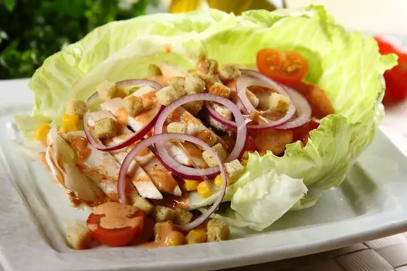 Zdjęcie Jak długo sałatka gyros może stać w lodówce i nie stracić świeżości?