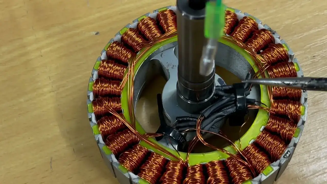 Zdjęcie Jak zrobić elektrownię wiatrową z alternatora - krok po kroku do sukcesu