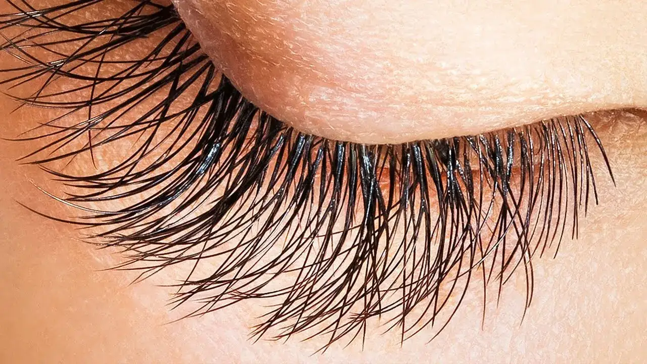 Zdjęcie Jak wydłużyć rzęsy naturalnie i skutecznie - sprawdzone metody