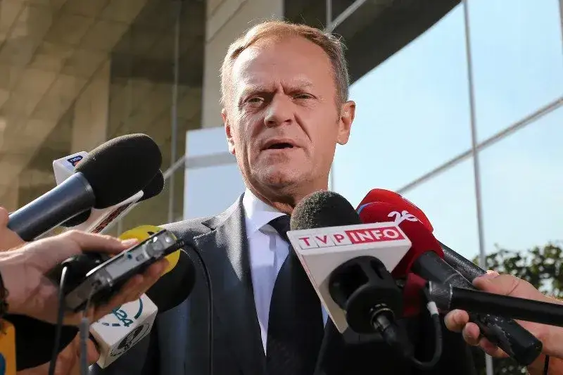 Zdjęcie Ile języków zna Donald Tusk? Zaskakujące fakty o jego umiejętnościach