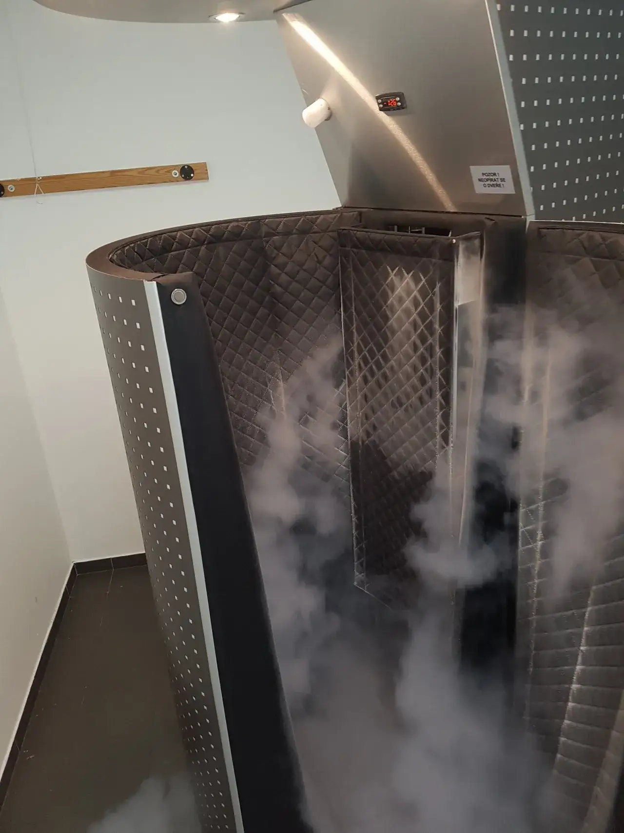 Zdjęcie Jak się ubrać do kriosauny? Co założyć, by uniknąć dyskomfortu i zimna