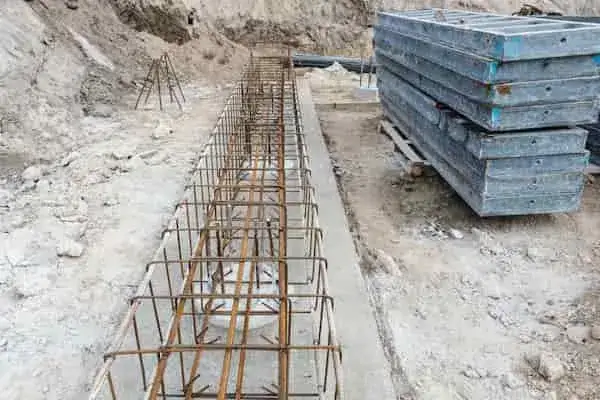 Zdjęcie Jak łączyć zbrojenie w fundamentach - uniknij błędów i kosztów