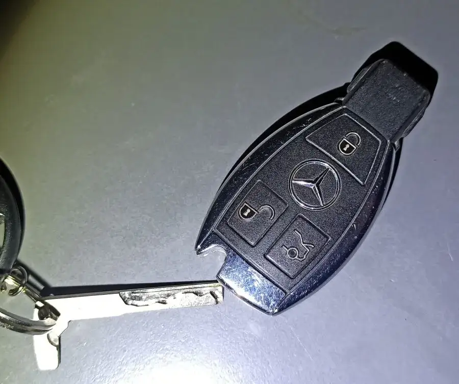 Zdjęcie Jaką baterię wybrać do kluczyka Mercedes W211: praktyczny poradnik serwisowy