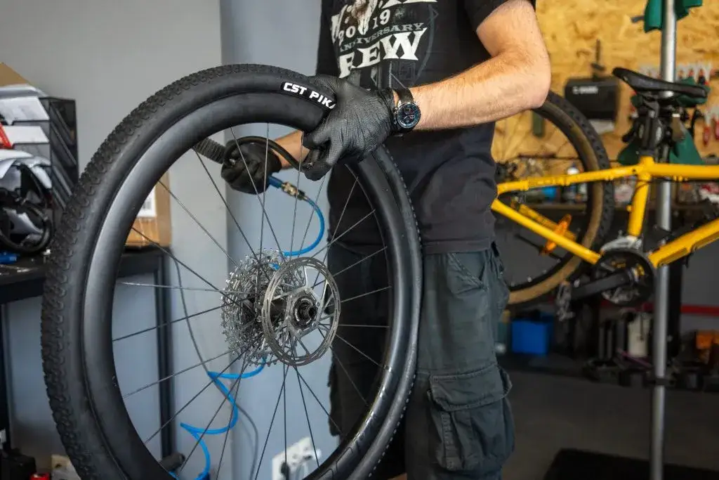 Zdjęcie Ile mleczka do opony 29? Sprawdź, by uniknąć problemów z oponami