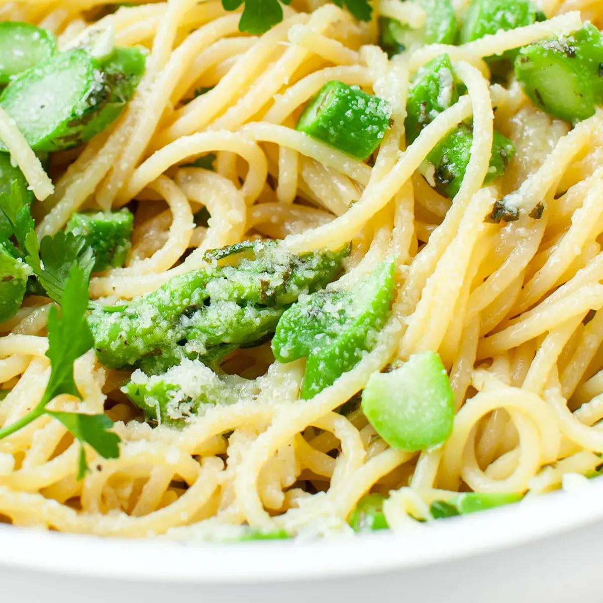 Zdjęcie Szybkie spaghetti ze szparagami – pyszny przepis na łatwe danie