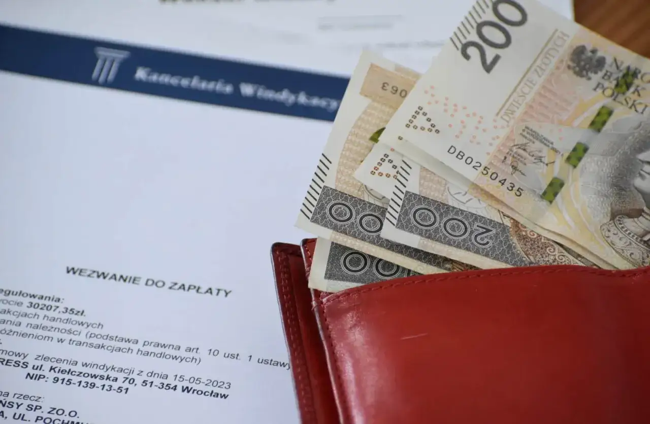 Zdjęcie Obciążenie dłużnika kosztami windykacji: nota czy faktura?