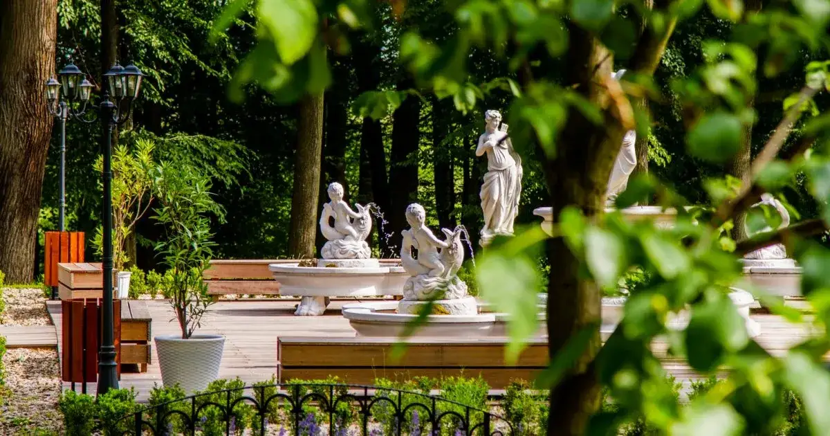 Zdjęcie Pałac Odrowążów w Chlewiskach - historia, atrakcje i noclegi