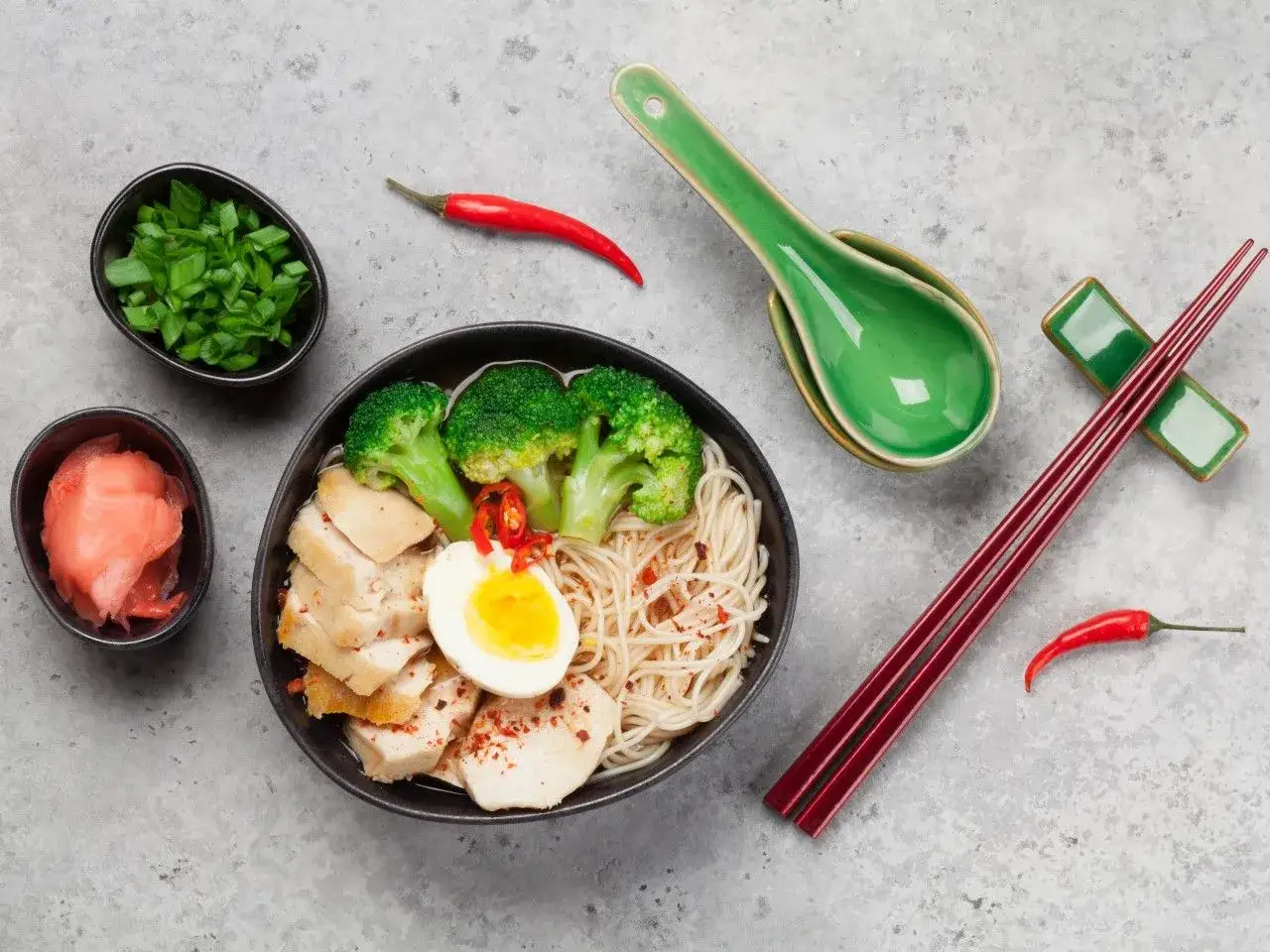 Zdjęcie Jak zrobić pyszny ramen w domu – prosty przepis i wskazówki dla początkujących