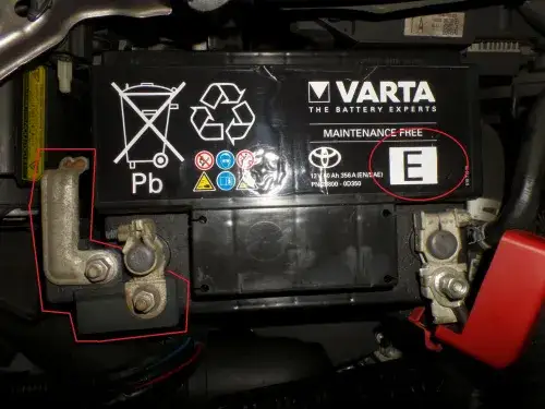 Zdjęcie Gdzie jest akumulator 12V w Toyota Auris Hybrid? Oto co musisz wiedzieć