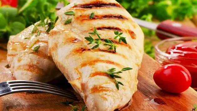 Zdjęcie Jak ugotować soczysty filet z kurczaka? Sekret idealnego mięsa