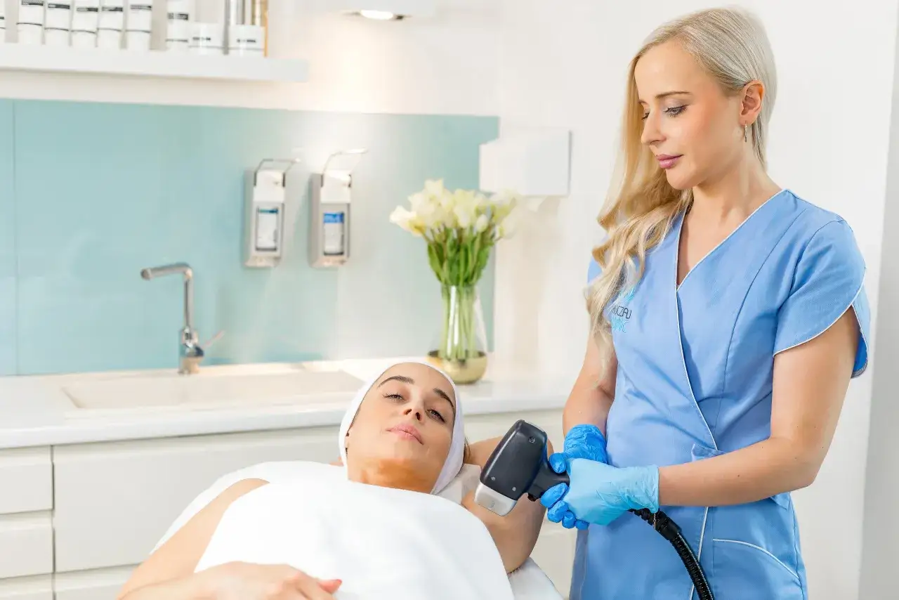 Zdjęcie Czy przed depilacją laserową trzeba się ogolić, aby uniknąć podrażnień?