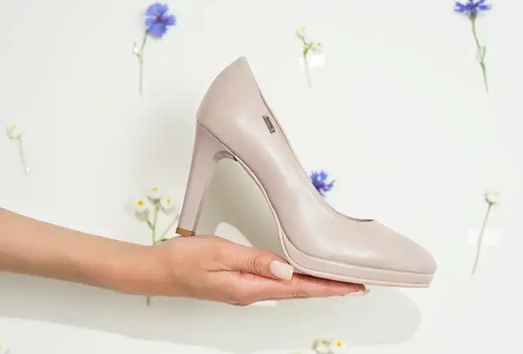 Zdjęcie Jakie buty wydłużają nogę? Odkryj sekrety optycznego wysmuklenia