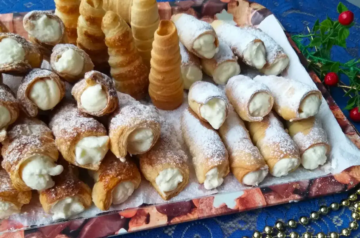Zdjęcie Wytrawne lub słodkie rurki z ciasta francuskiego - przepis na przekąskę