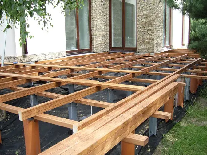 Zdjęcie Jakie legary pod taras drewniany? Wybór, montaż i konserwacja